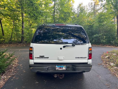 Used 2004 Chevrolet Suburban LT w/ Preferred Equipment Group image 5