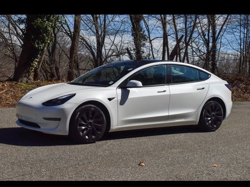 Used 2023 Tesla Model 3 Standard Range RWD image 2