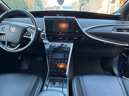 Used 2017 Toyota Mirai image 11
