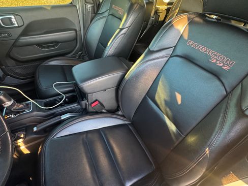 Used 2022 Jeep Wrangler Unlimited Rubicon image 14