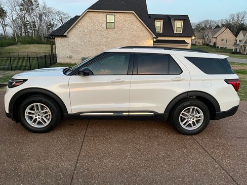 Used 2025 Ford Explorer Active w/ Active Comfort Package image 1