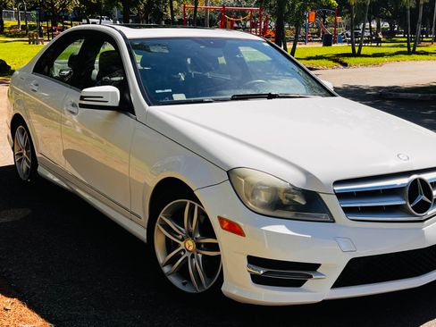 Used 2013 Mercedes-Benz C 250 Sedan image 4