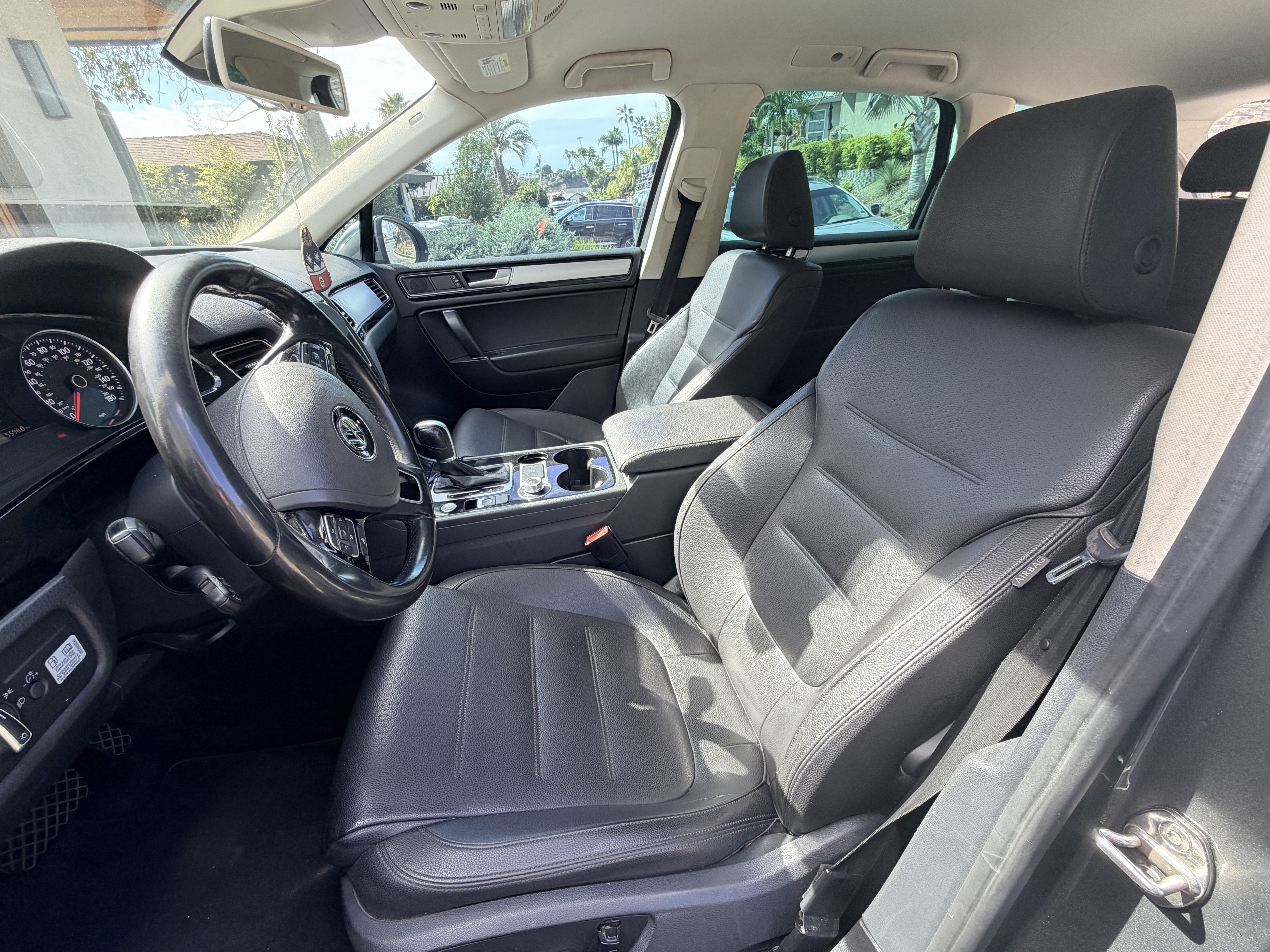 Used 2016 Volkswagen Touareg Sport AWD/4WD image 10