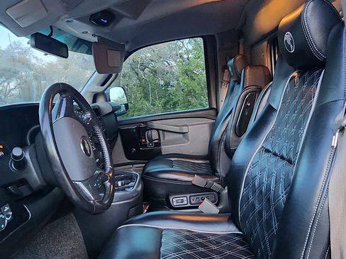 Used 2018 Chevrolet Express 2500 Extended Van 3D w/ Enhanced Convenience Package image 14