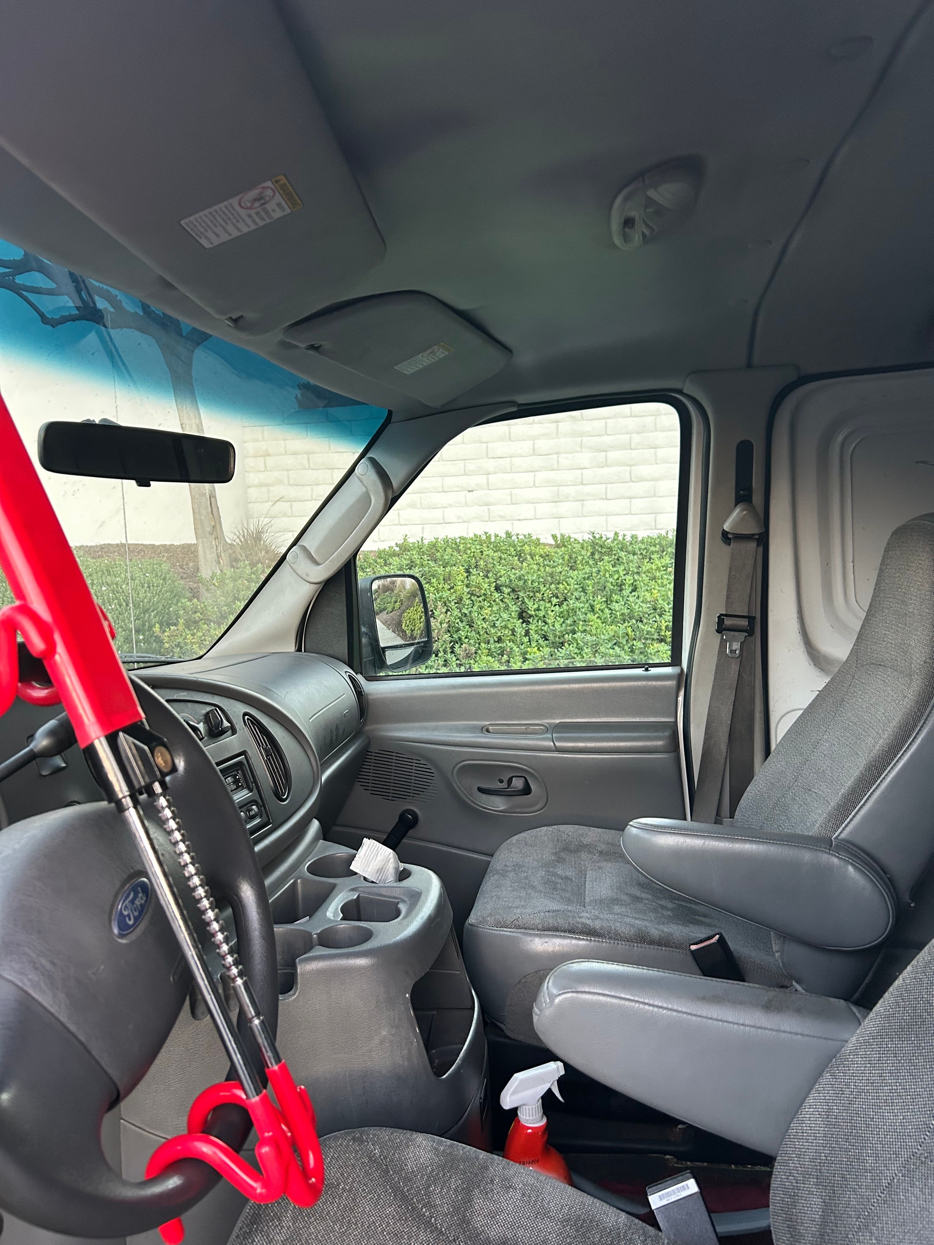 Used 2004 Ford E-150 and Econoline 150 RWD image 8