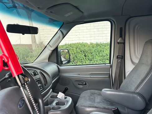 Used 2004 Ford E-150 and Econoline 150 image 8