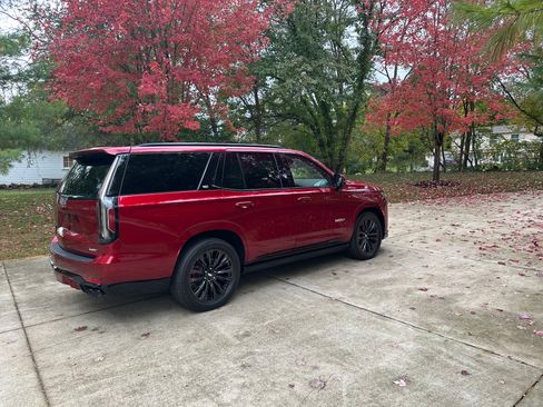 Used 2023 Cadillac Escalade V w/ LPO, ONYX Package image 8