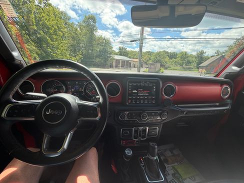 Used 2018 Jeep Wrangler Unlimited Rubicon AWD/4WD image 16