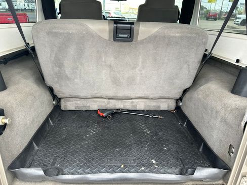 Used 2005 Jeep Wrangler Unlimited Rubicon w/ Sahara Edition Group image 29