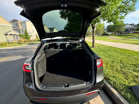 Used 2024 Tesla Model Y Long Range image 10