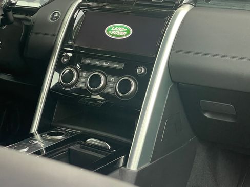 Used 2020 Land Rover Discovery HSE image 8