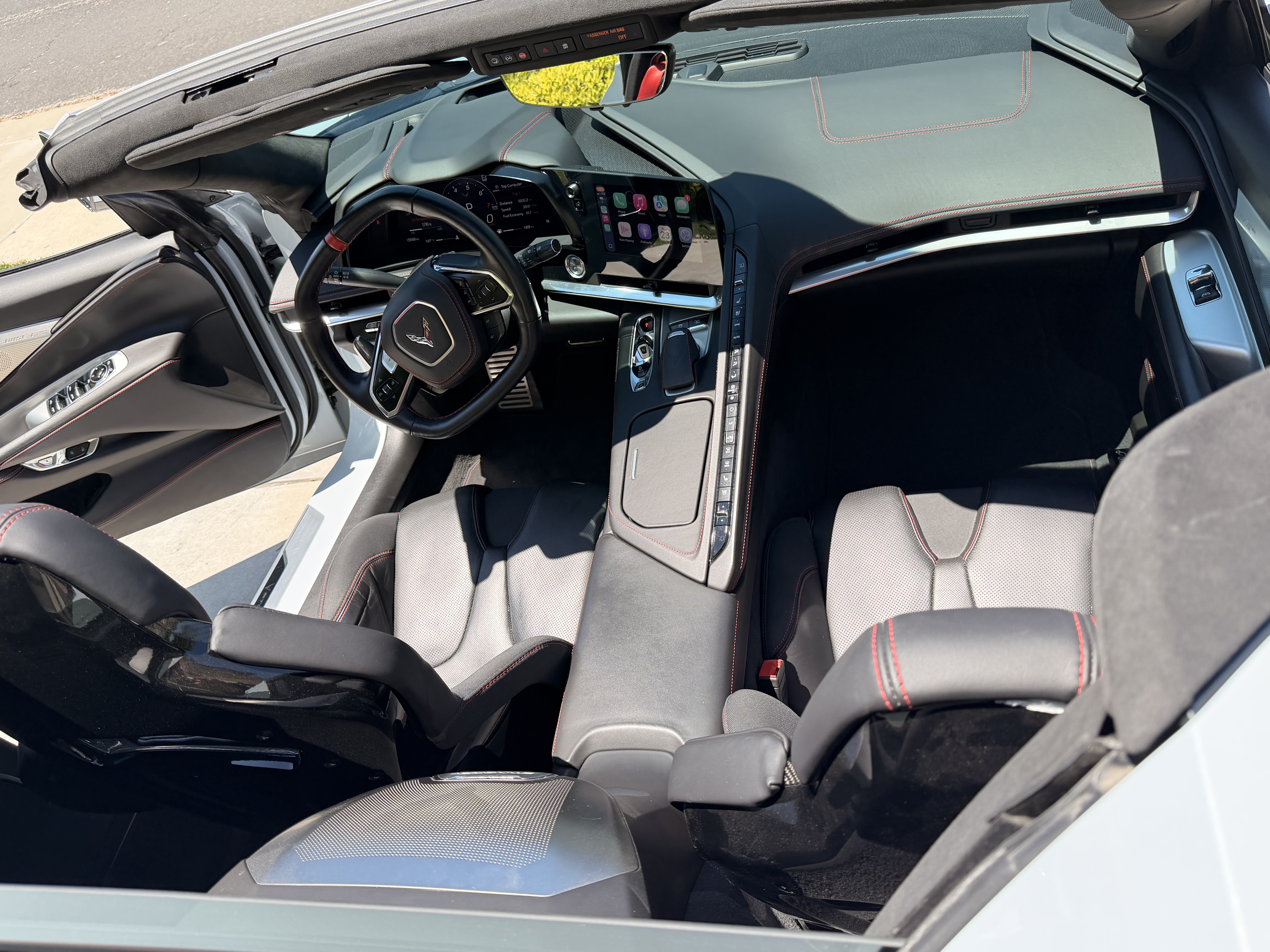 Used 2021 Chevrolet Corvette Stingray Premium Conv w/ Z51 Performance Package RWD image 18