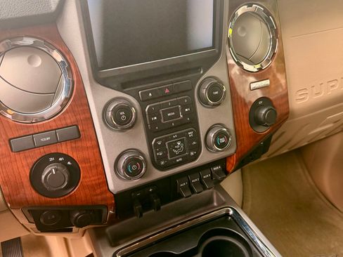 Used 2016 Ford F350 King Ranch w/ King Ranch w/Chrome Package AWD/4WD image 13