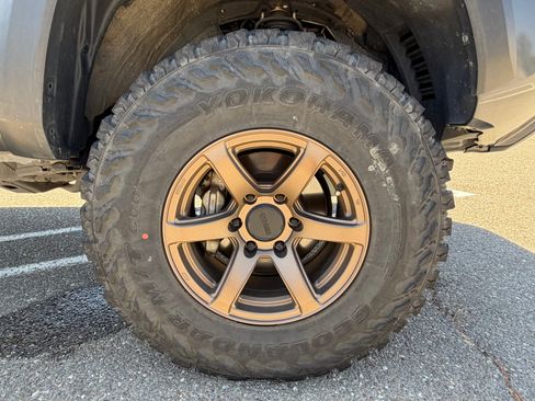 Used 2020 Toyota Tacoma TRD Off-Road w/ Technology Package AWD/4WD image 26