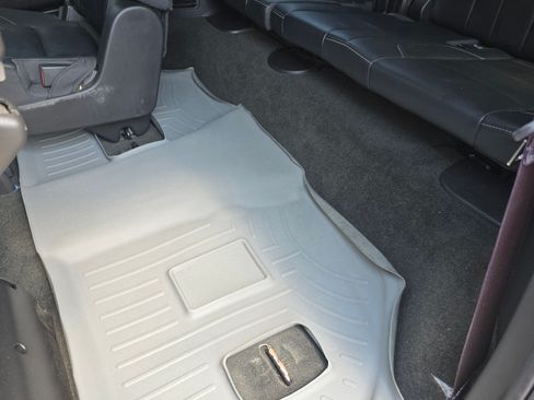 Used 2016 Chevrolet Suburban LT w/ Luxury Package image 11