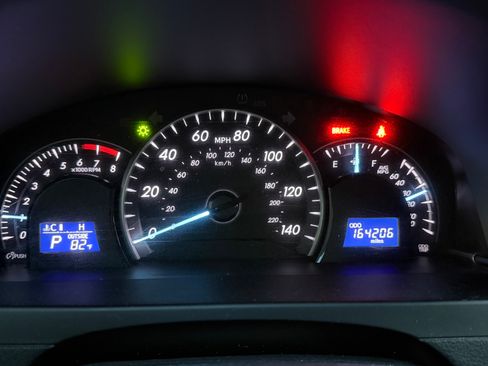 Used 2015 Toyota Camry LE FWD image 8