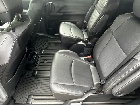 Used 2024 Toyota Sienna XLE Woodland Edition image 8