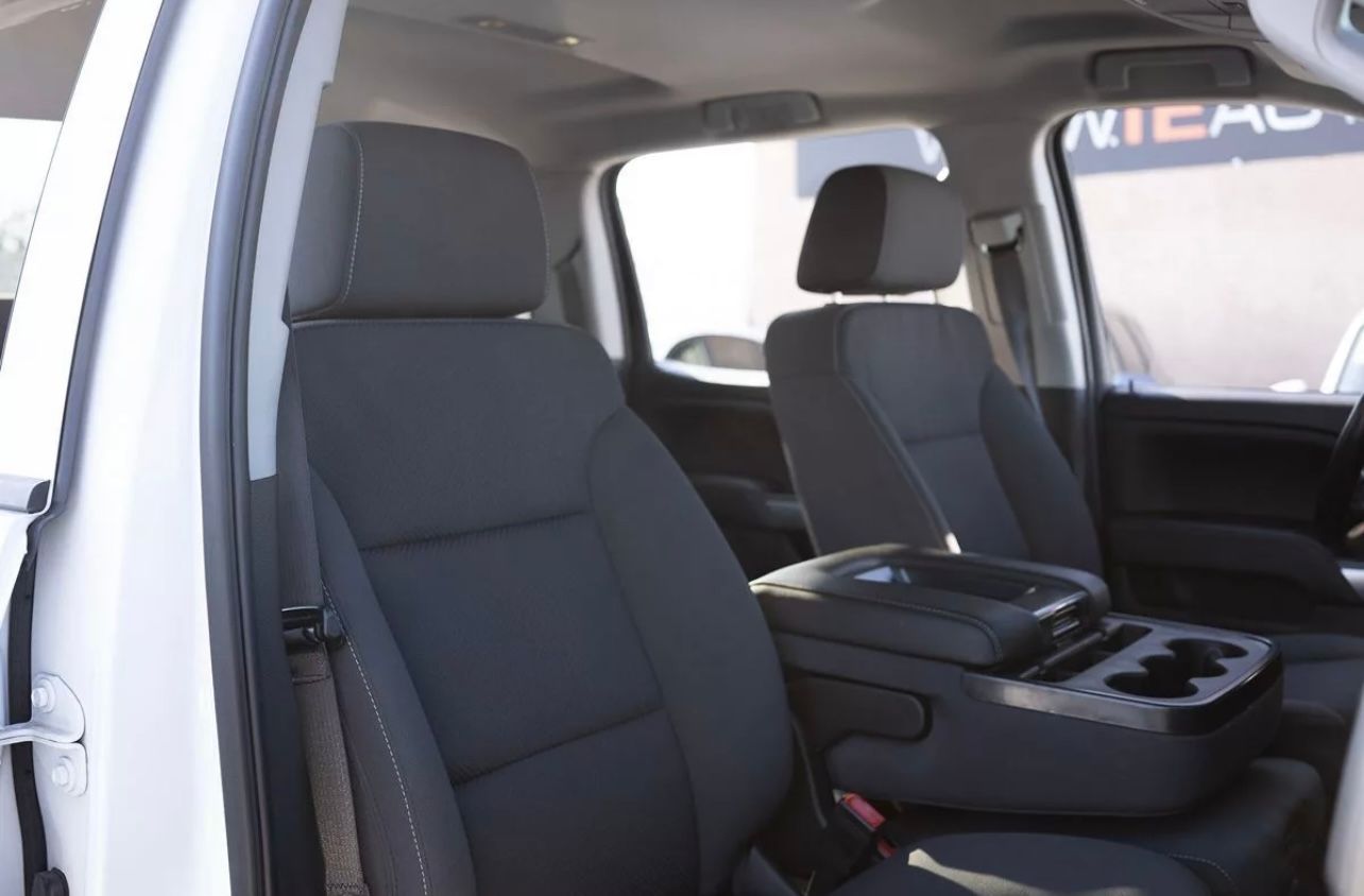 Used 2018 Chevrolet Silverado 1500 LT w/ Texas Edition RWD image 2