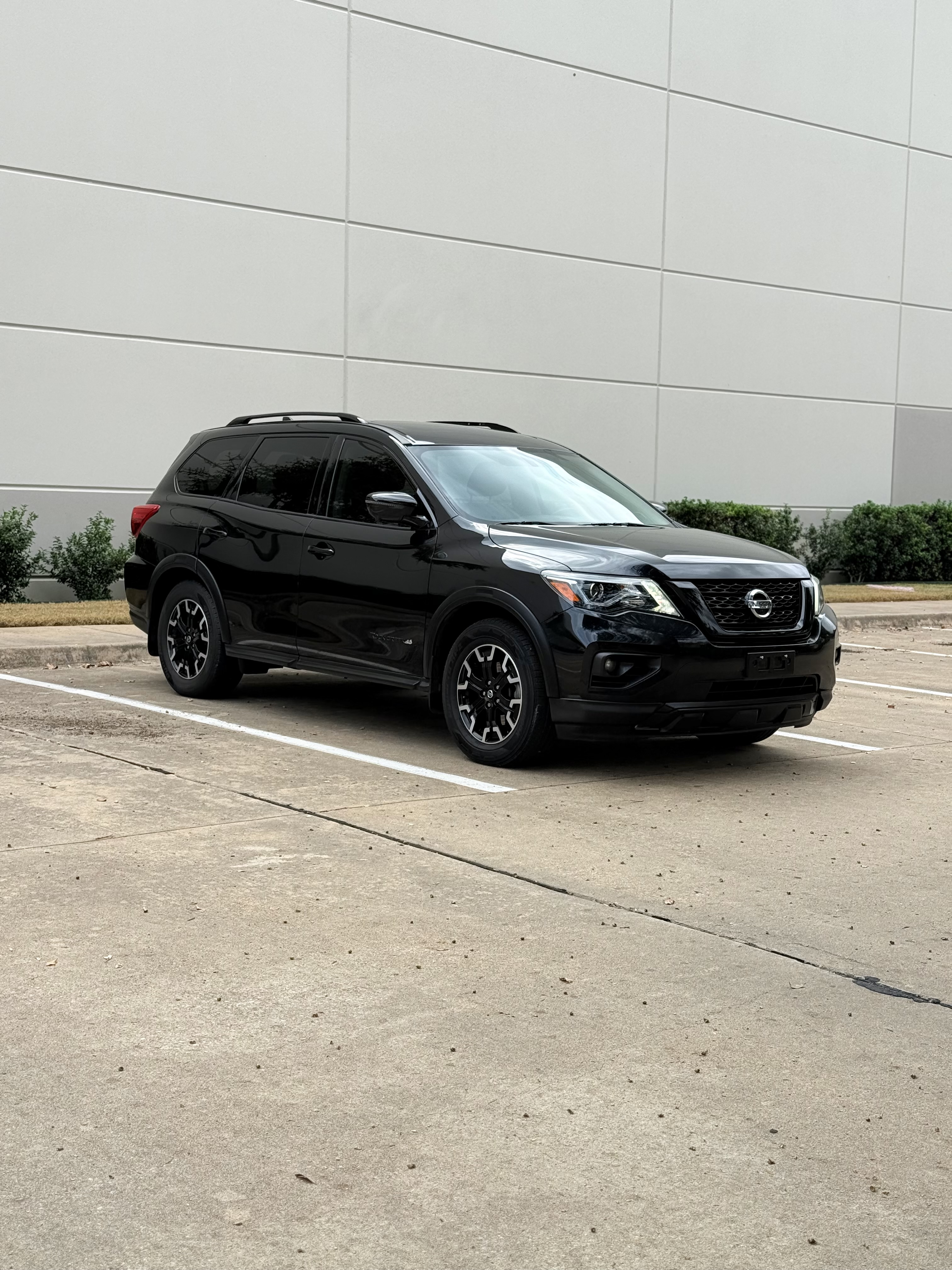 Used 2020 Nissan Pathfinder SL FWD image 4