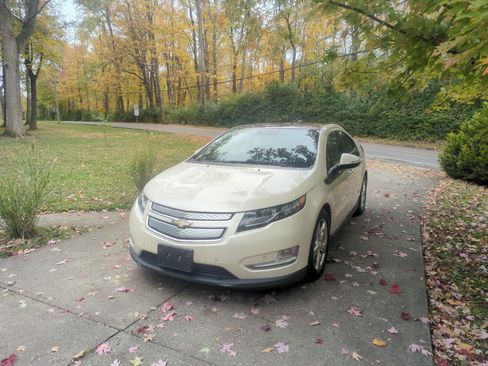 Used 2012 Chevrolet Volt Premium w/ Premium Trim Package image 1