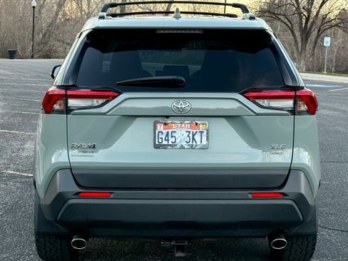 Used 2020 Toyota RAV4 XLE Premium image 8