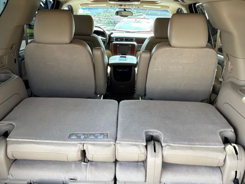 Used 2013 Chevrolet Tahoe LTZ image 16