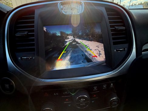 Used 2014 Chrysler 300 C image 10