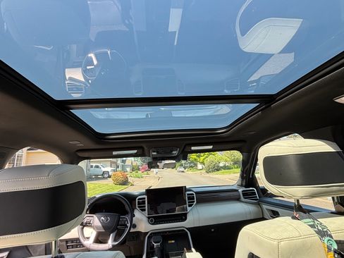 Used 2023 Toyota Sequoia Capstone AWD/4WD image 11