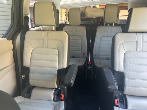 Used 2022 Ford Transit Connect XLT w/ XLT Premium Package image 9