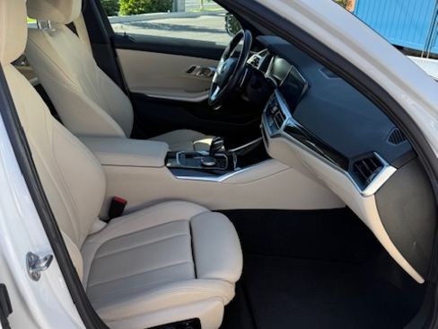 Used 2020 BMW 330i xDrive Sedan w/ Convenience Package image 9