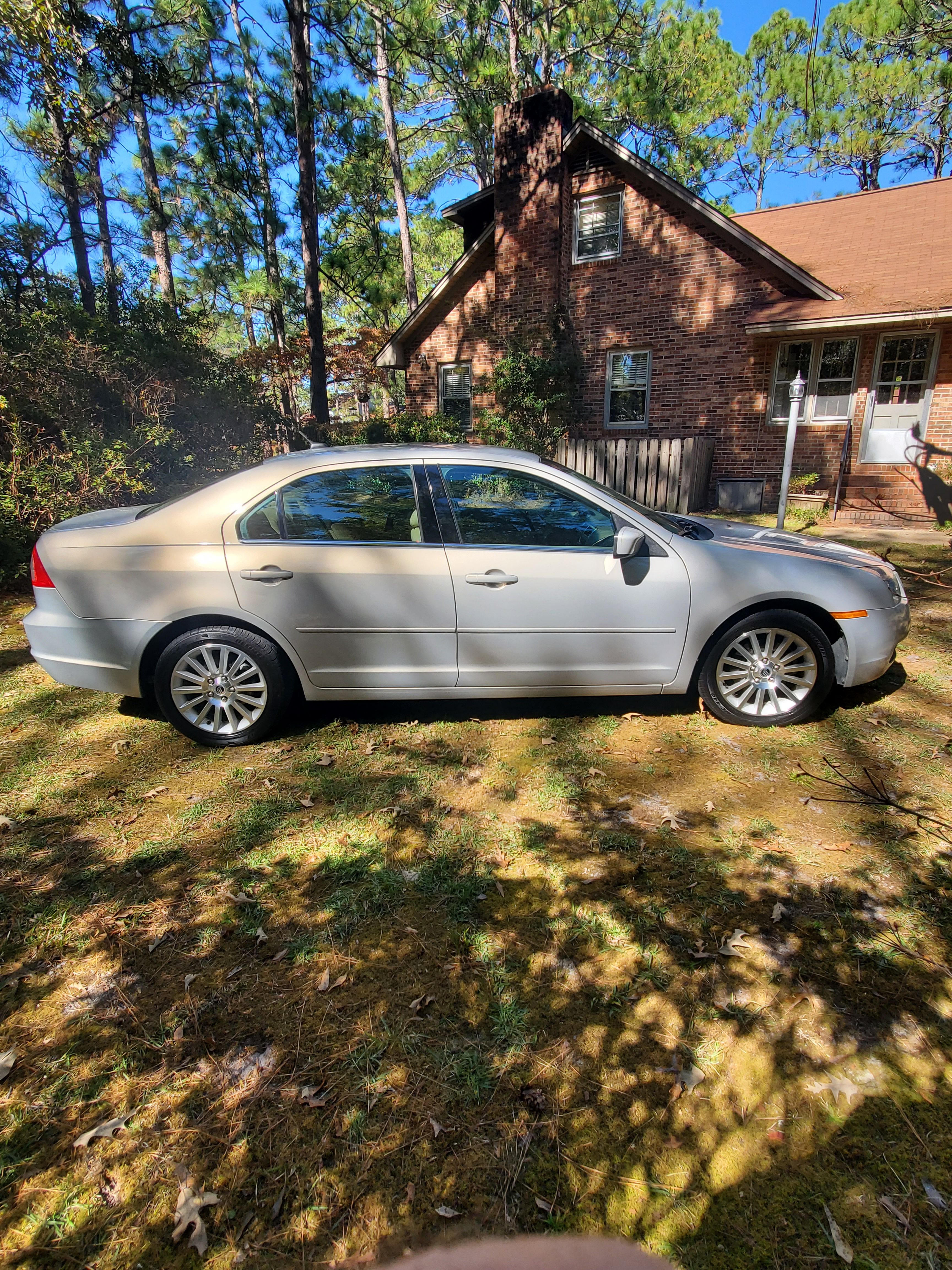 Used 2009 Mercury Milan Premier FWD image 1