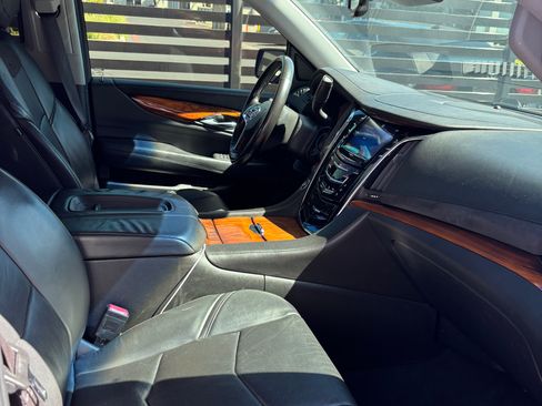 Used 2015 Cadillac Escalade ESV Premium RWD image 8