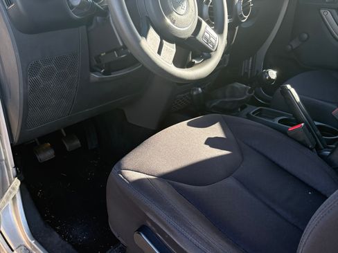 Used 2013 Jeep Wrangler Sport AWD/4WD image 11