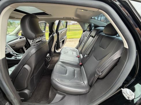 Used 2016 Ford Fusion Energi Titanium FWD image 21