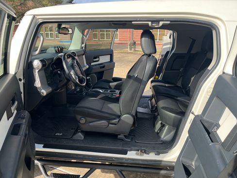 Used 2012 Toyota FJ Cruiser Sport Utility 2D w/ Upgrade Pkg image 26