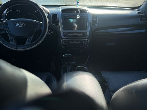 Used 2014 Kia Sorento SX w/ 3rd Row Package AWD/4WD image 9