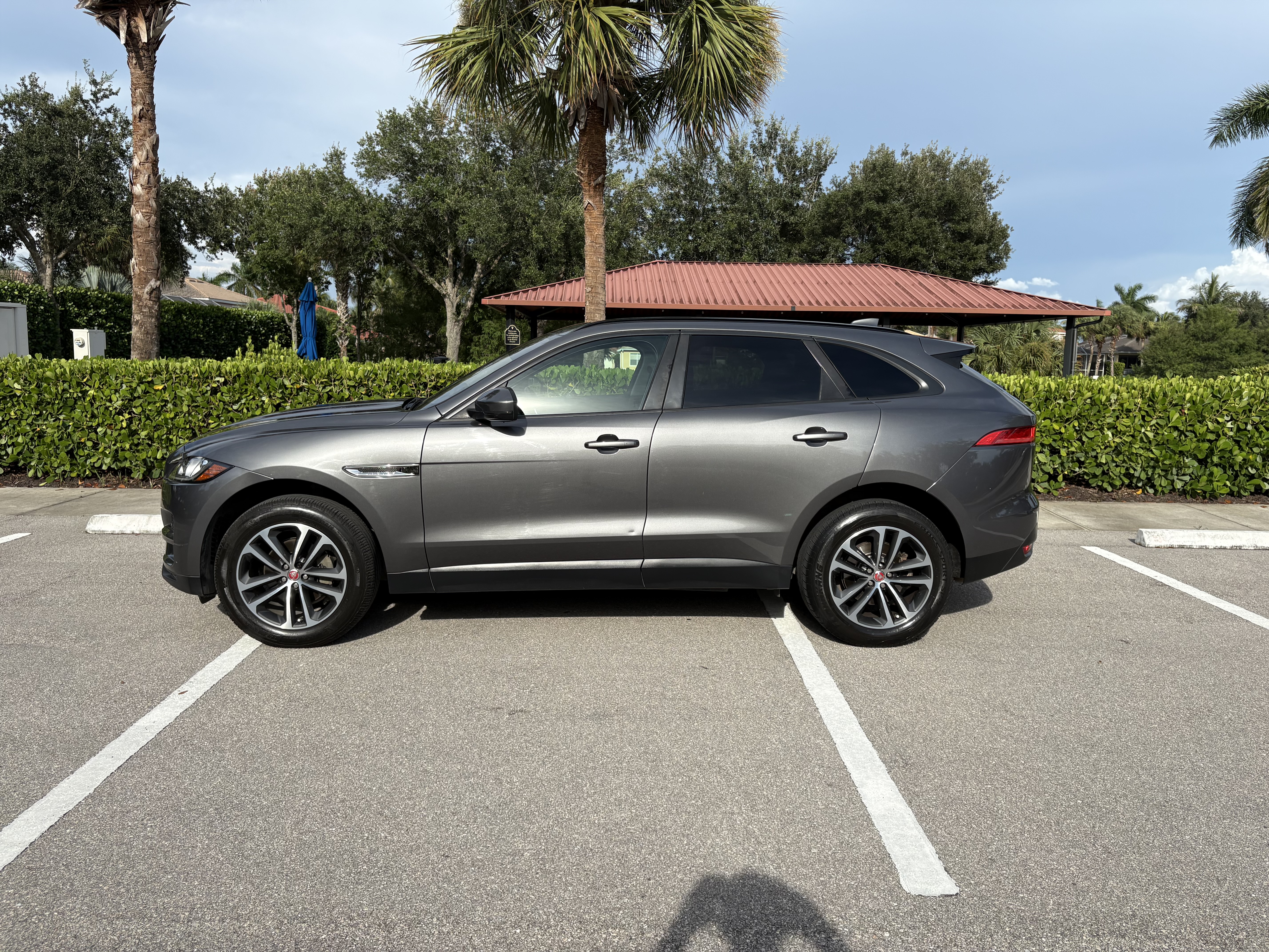 Used 2017 Jaguar F-PACE Premium AWD/4WD image 2