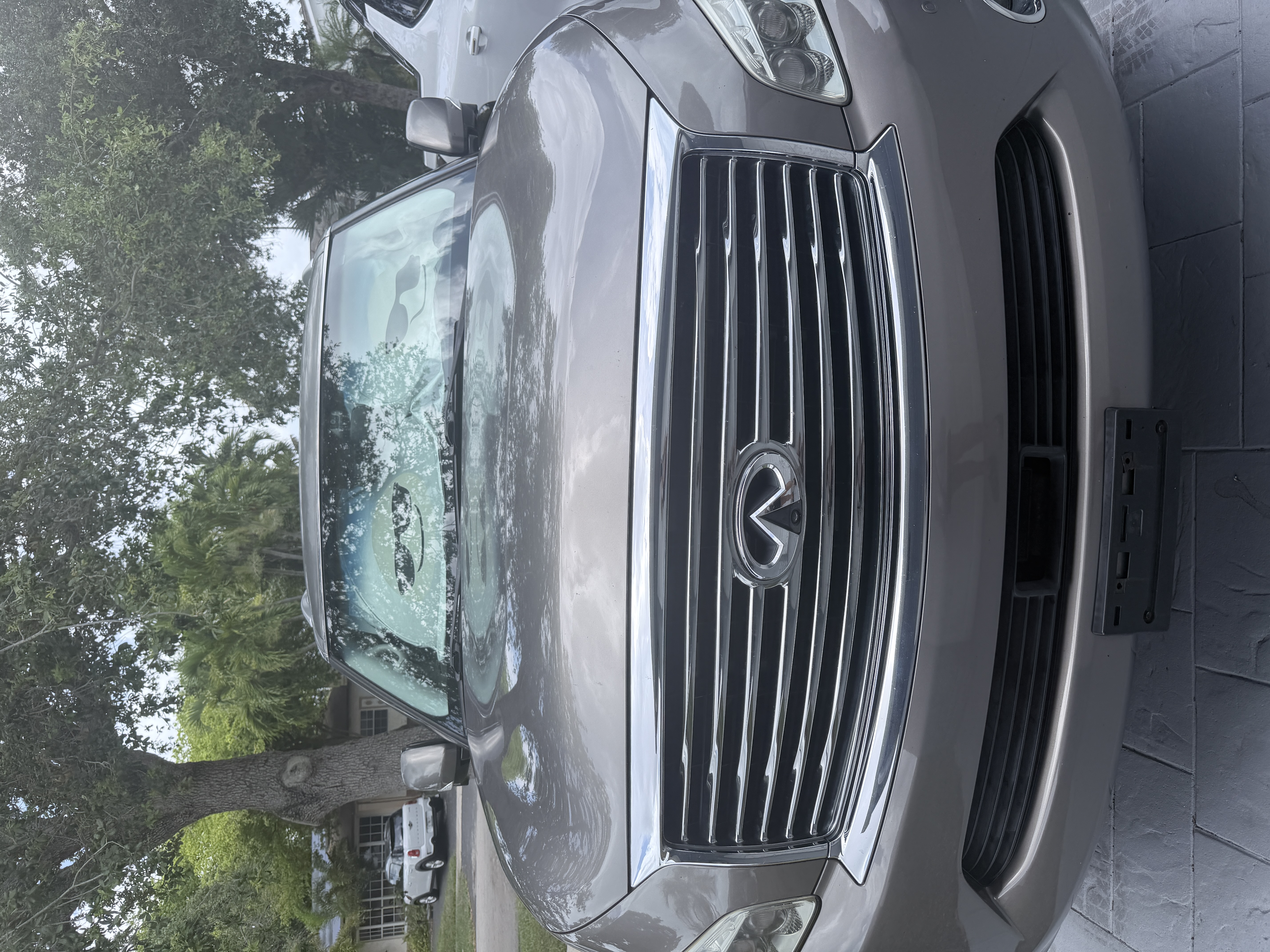 Used 2013 INFINITI QX56 4WD w/ Deluxe Touring Pkg image 2