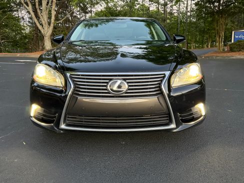 Used 2015 Lexus LS 460 AWD w/ Comfort Package image 2
