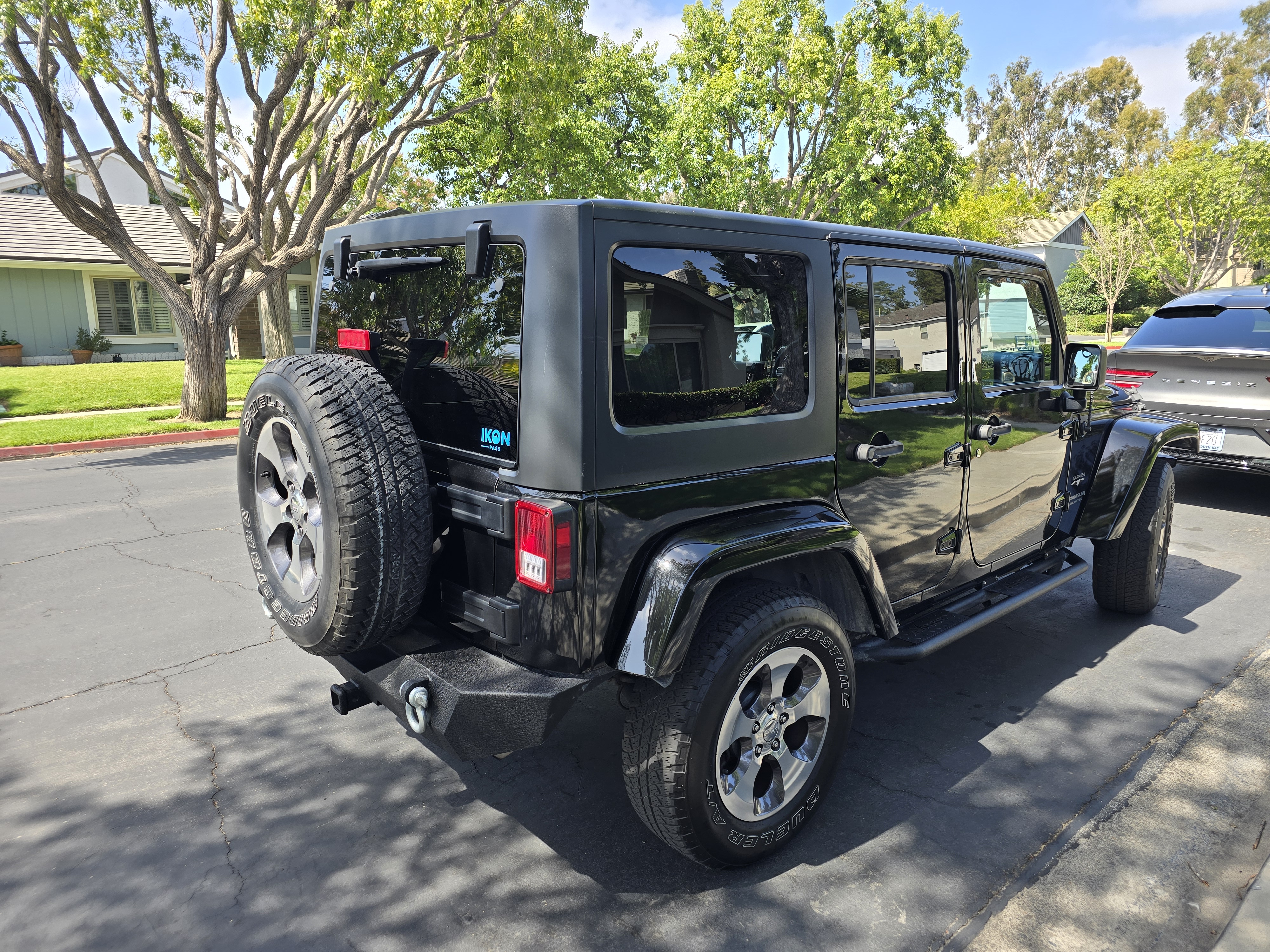Used 2017 Jeep Wrangler Unlimited Sahara w/ Connectivity Group AWD/4WD image 2