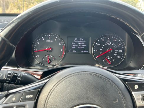 Used 2017 Kia Cadenza Premium w/ Luxury Package image 17