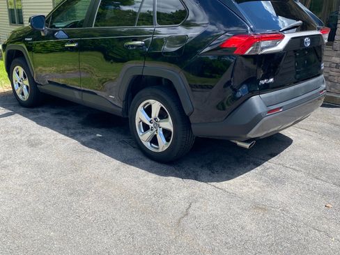 Used 2020 Toyota RAV4 Limited w/ Limited Grade Weather Package AWD/4WD image 4