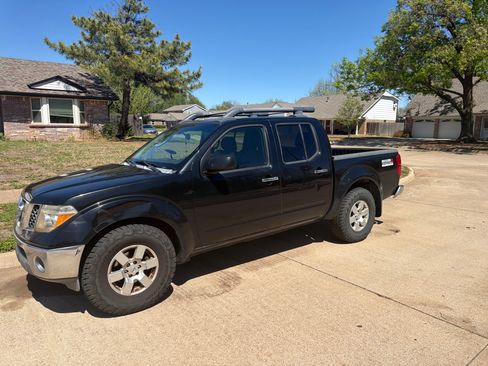 Used 2008 Nissan Frontier NISMO w/ Moonroof Pkg image 2