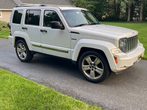 Used 2012 Jeep Liberty Limited Jet w/ Comfort/Convenience Group image 6