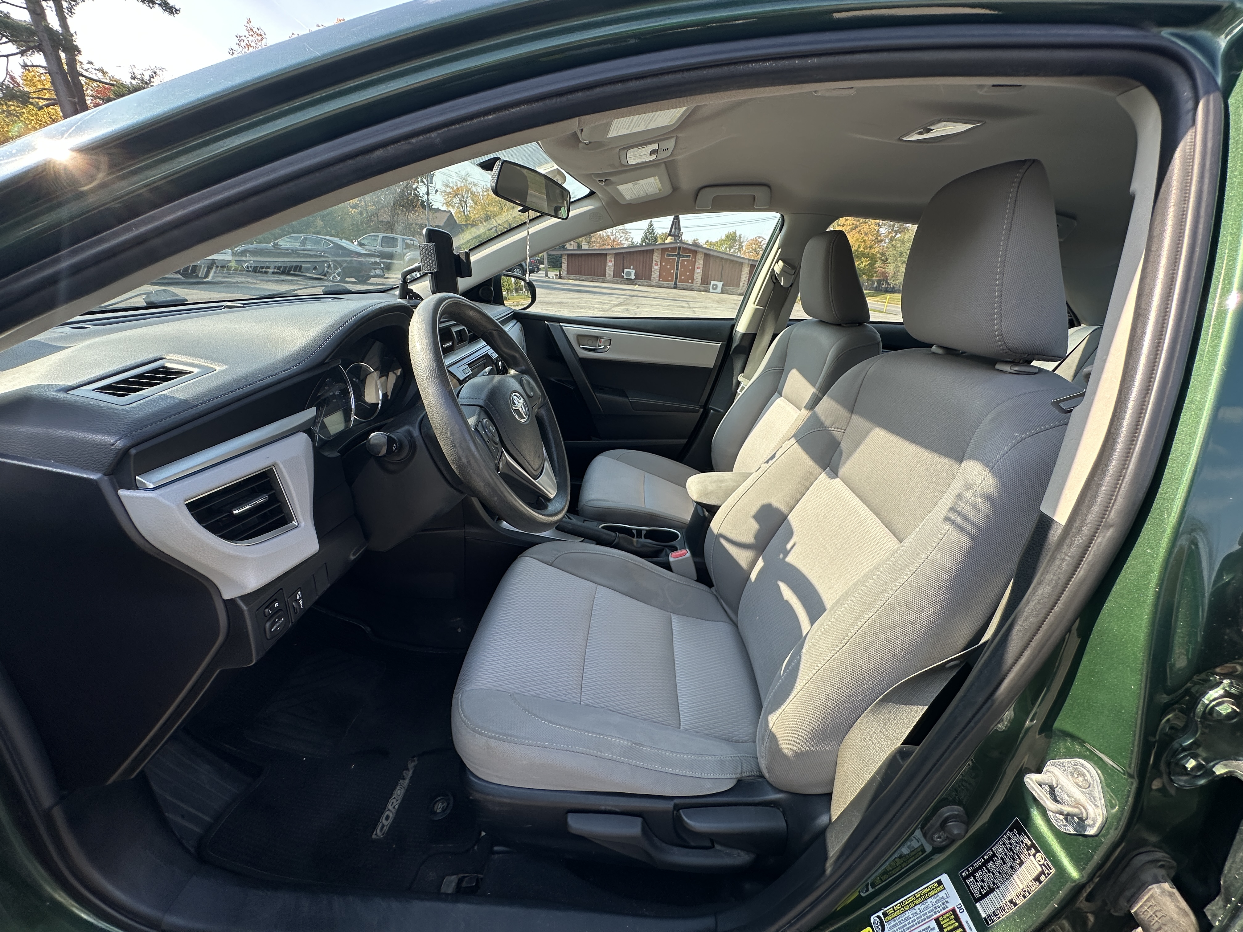 Used 2014 Toyota Corolla LE FWD image 16