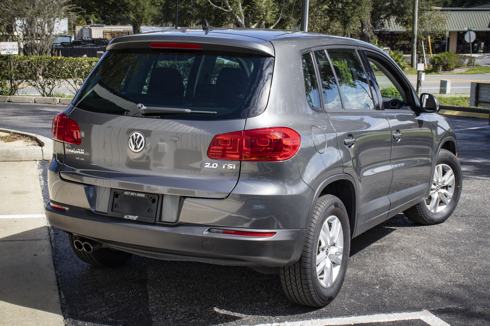 Used 2014 Volkswagen Tiguan S FWD image 11