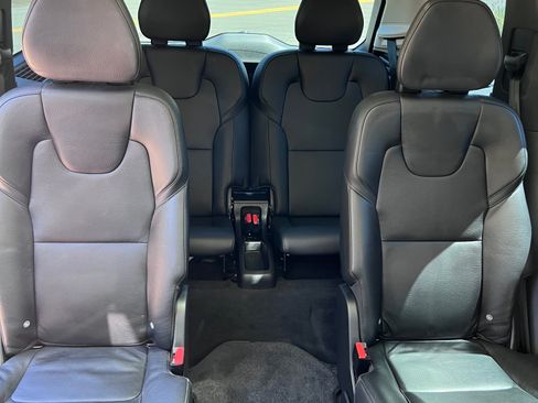 Used 2018 Volvo XC90 T6 Momentum w/ Convenience Package AWD/4WD image 10