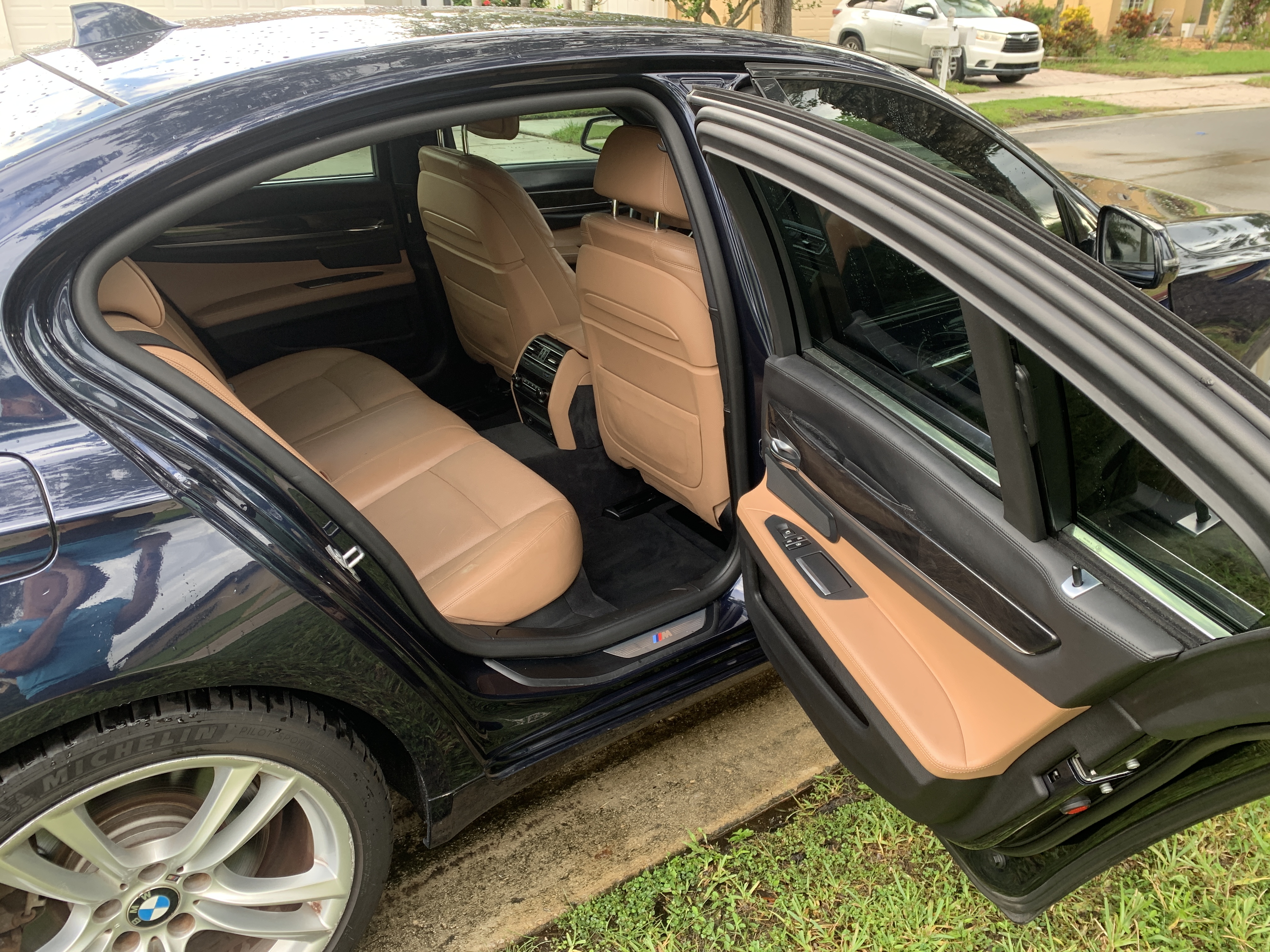 Used 2014 BMW 750i RWD image 12