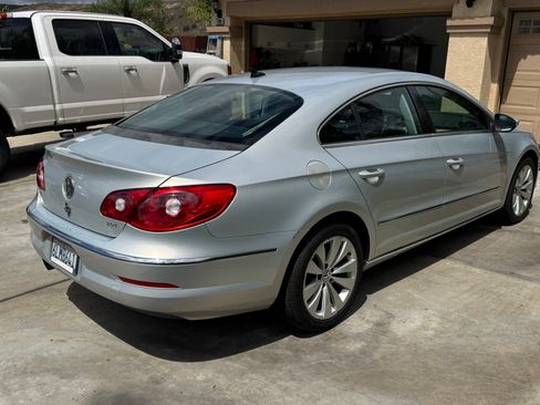 Used 2010 Volkswagen CC Sport FWD image 4