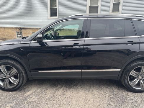 Used 2020 Volkswagen Tiguan SEL AWD/4WD image 1
